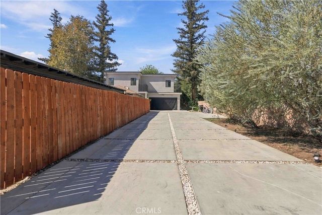 8633 Zelzah, Northridge