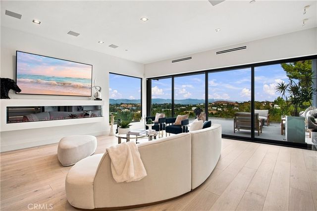 5170 Medina Road, Woodland Hills