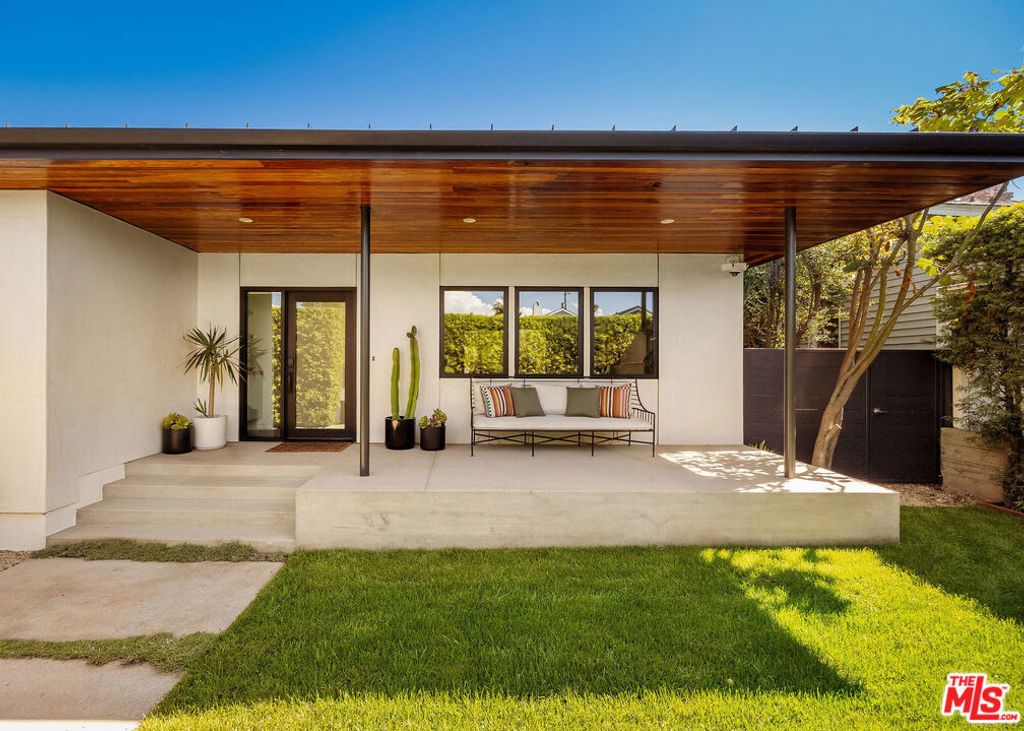 870 Rose Avenue, Venice