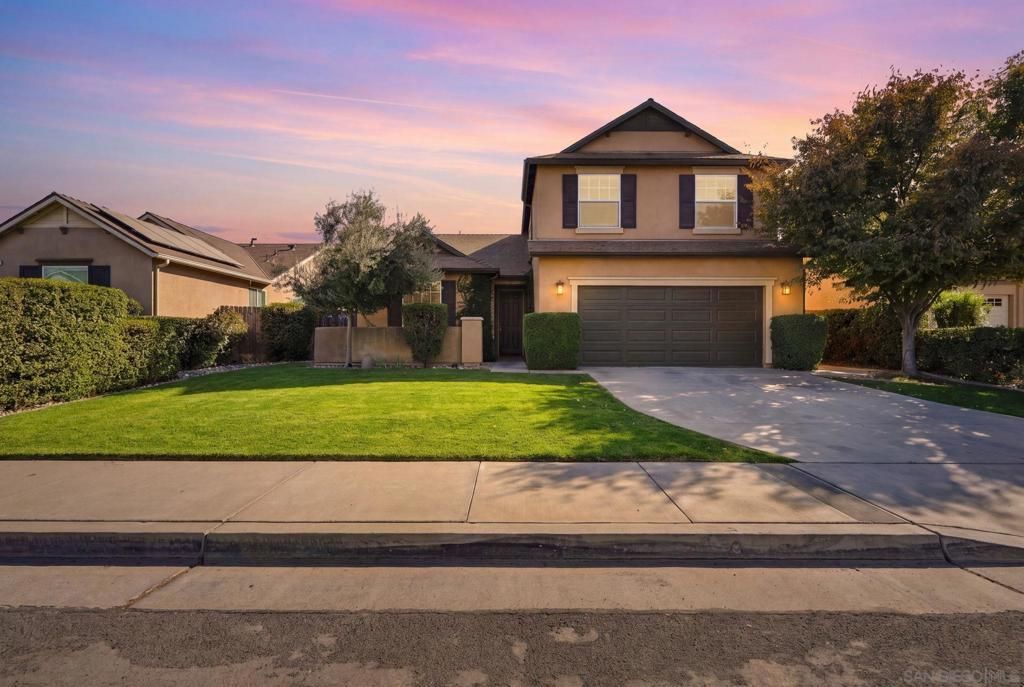 1119 W Muir Way, Hanford