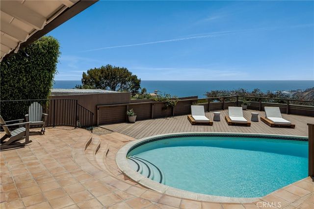 225 Notteargenta Road, Pacific Palisades