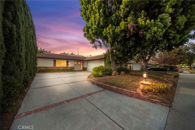 10037 Sunnybrae Avenue, Chatsworth