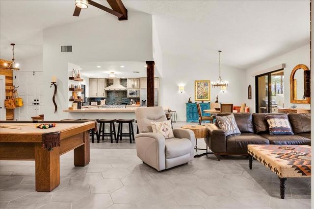 49455 Avenida Club La Quinta, La Quinta