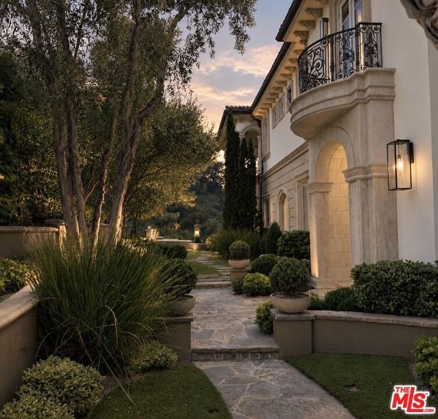 2680 Bowmont Drive, Beverly Hills
