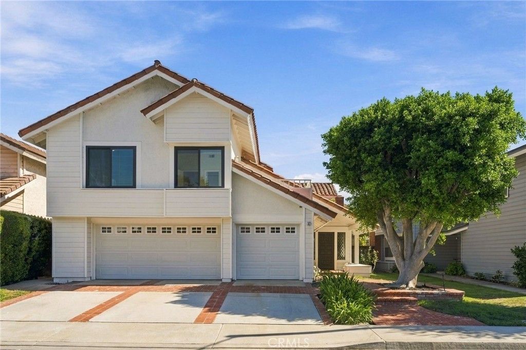 6 Redonda, Irvine