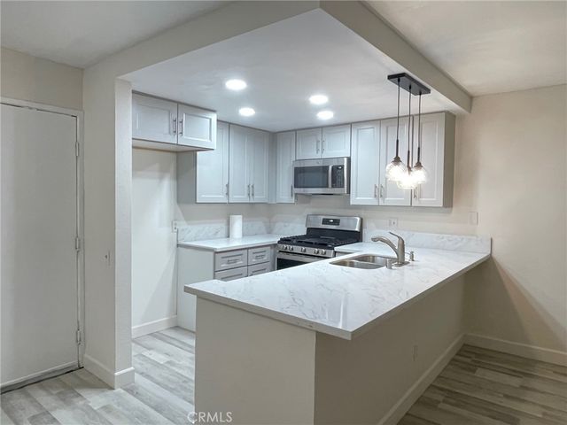 6825 Alabama Avenue # 317, Canoga Park