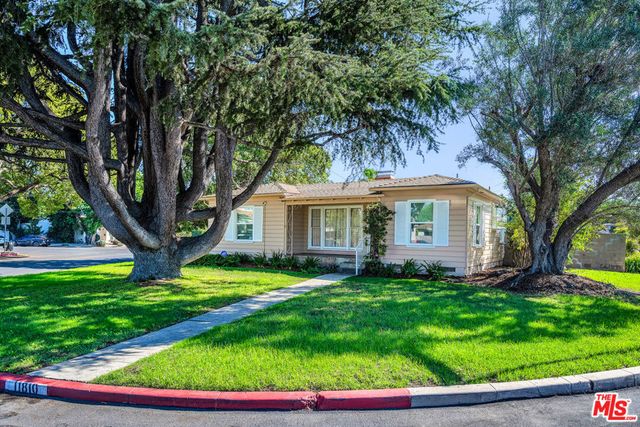 11810 Radio Drive, Los Angeles