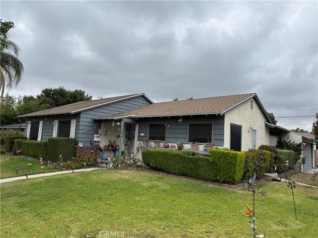 8039 Irondale, Canoga Park
