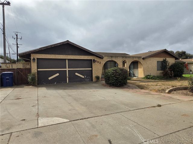 252 Sharry, Santa Maria
