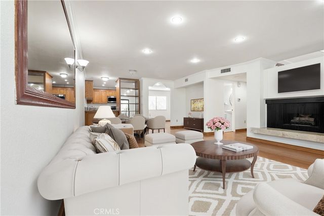 7137 Shoup Ave # 39, West Hills