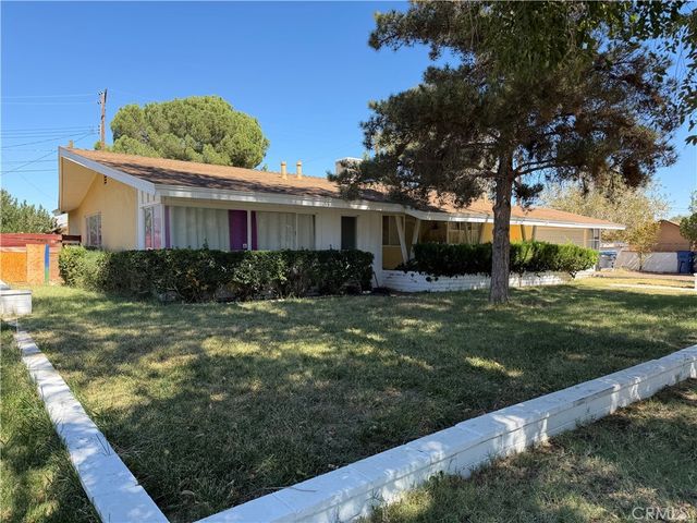 1305 Avenue J3 E, Lancaster