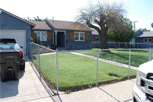 2498 Kellogg Park Dr, Pomona