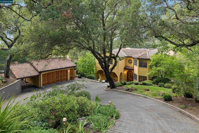 124 Camino Sobrante, Orinda