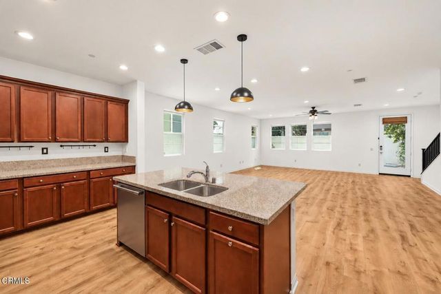 17326 Parque Vanowen Way, Lake Balboa