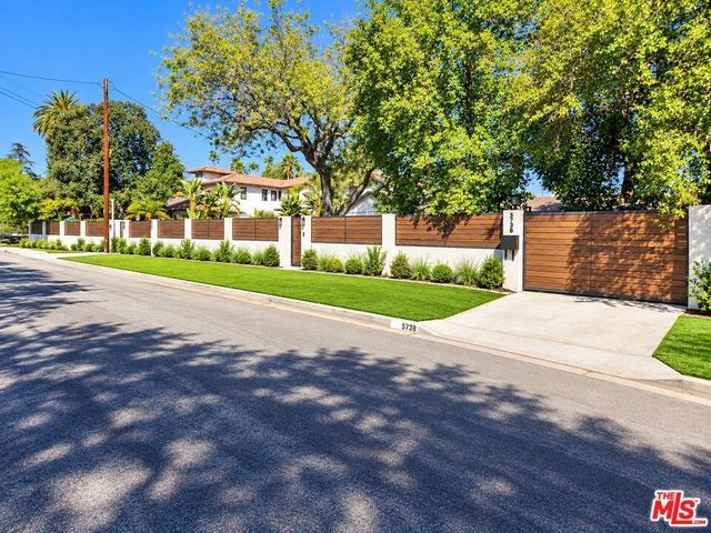 5738 Rhodes Avenue, Valley Village