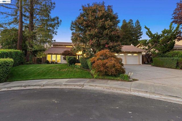 230 Heather Pl, Danville