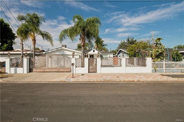 8646 Nagle, Panorama City