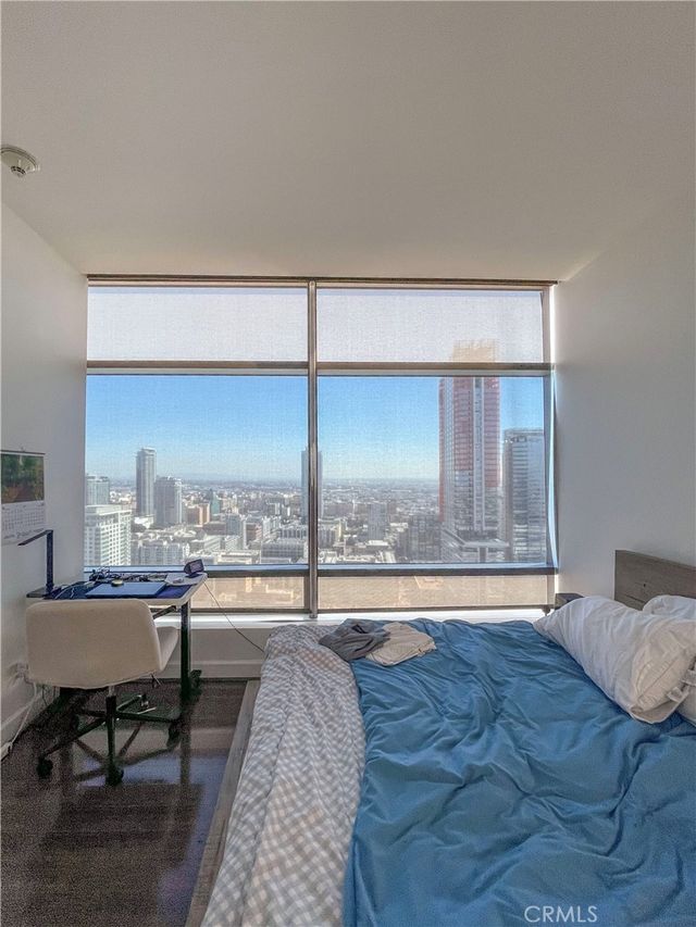 900 W Olympic, Los Angeles