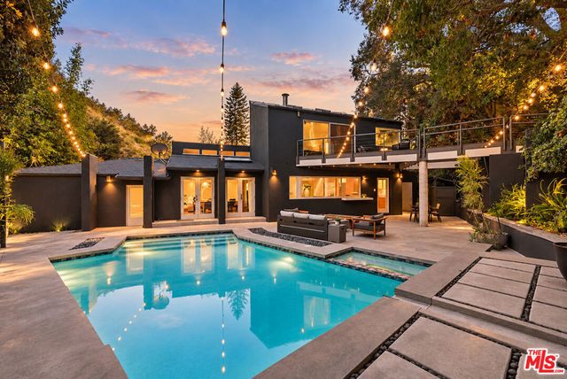 3239 Ledgewood Drive, Los Angeles