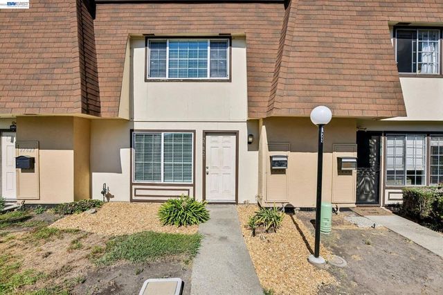 27827 Hummingbird Ct, Hayward