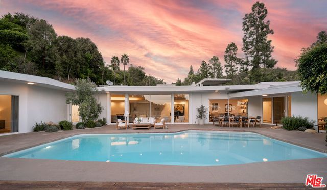 1121 Loma Vista Drive, Beverly Hills