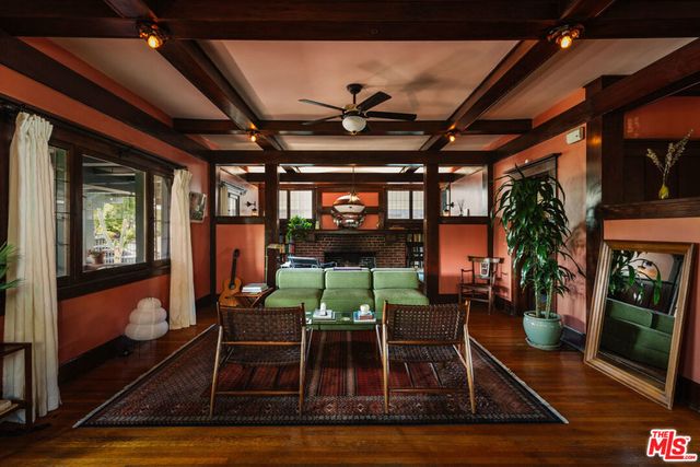 2915 S Budlong Avenue, Los Angeles