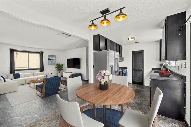 3330 Roxbury, Rosamond