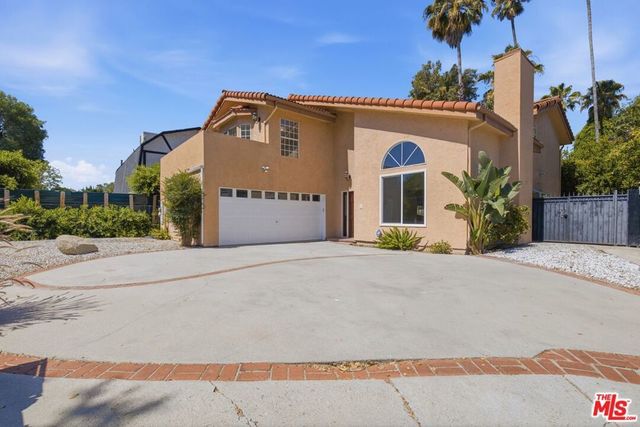 19250 Oxnard Street, Tarzana