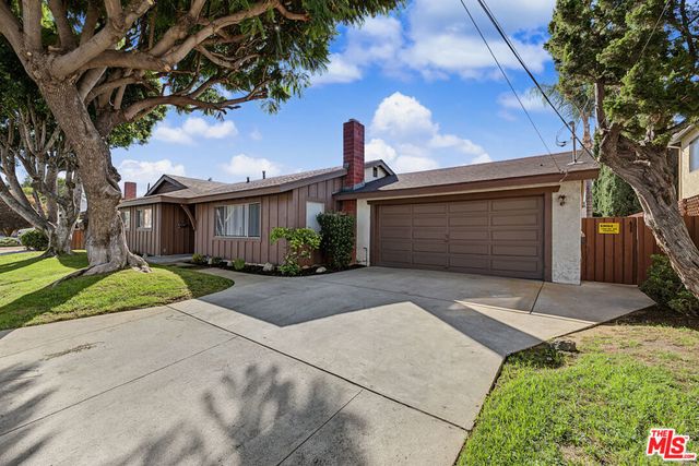 18612 Rayen Street, Northridge