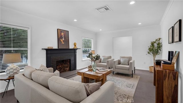 10207 Camarillo Street, Toluca Lake