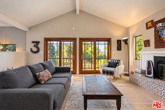 23620 Clover Trail, Calabasas