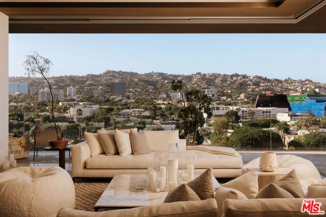 8899 Beverly Boulevard # 8b, West Hollywood