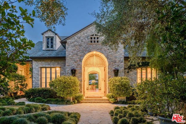 6625 Zumirez Drive, Malibu