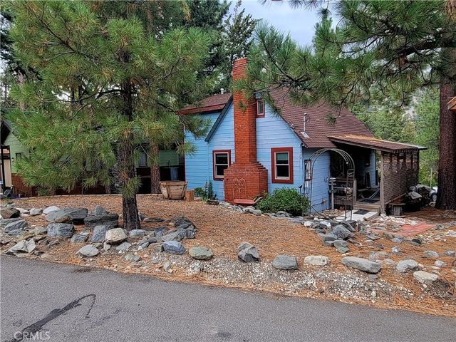 1250 Lark, Wrightwood