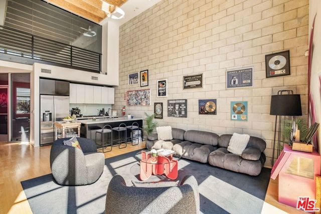 3450 Cahuenga Boulevard # 604, Los Angeles