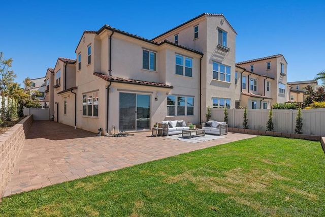 16193 Veridian Cir, San Diego