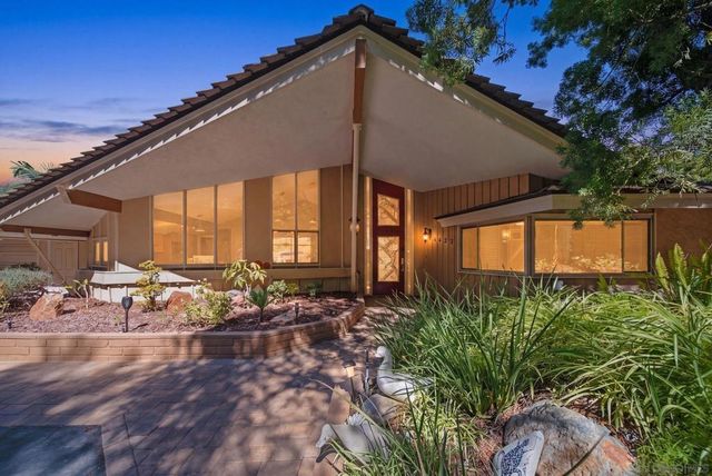 9620 Alto Dr, La Mesa