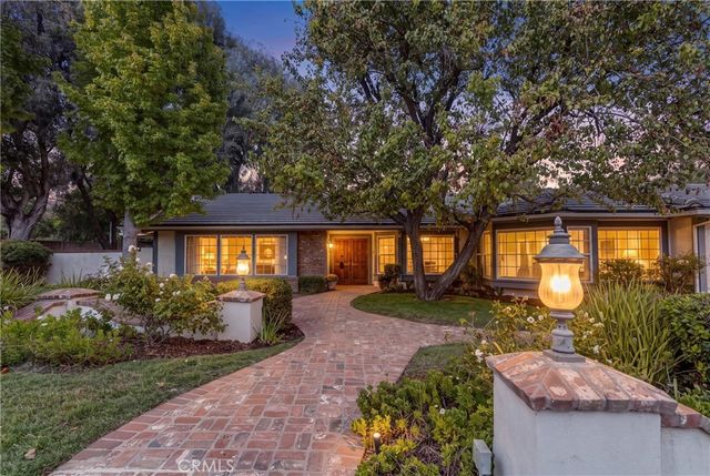 22271 Craggy View, Chatsworth