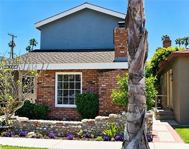 228 5th St, #2, Seal Beach