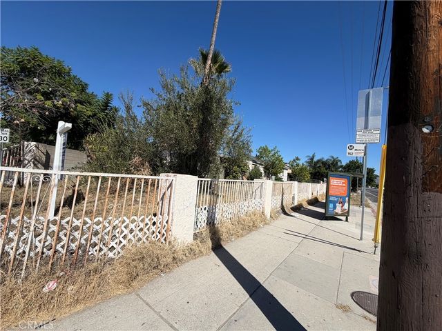 12351 Roscoe, Sun Valley