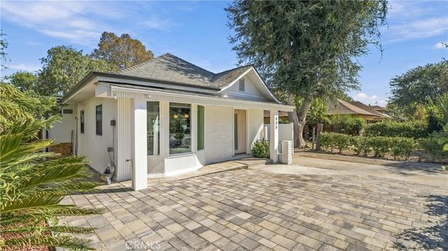 808 S Los Robles, Pasadena