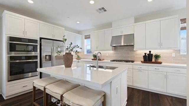 27420 Hackberry Place, Valencia