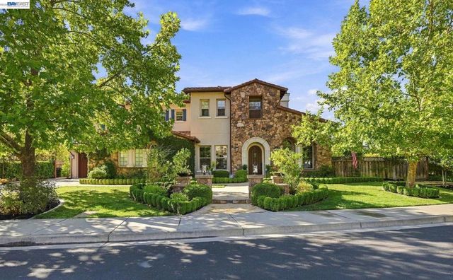 370 Golden Grass Dr, Alamo