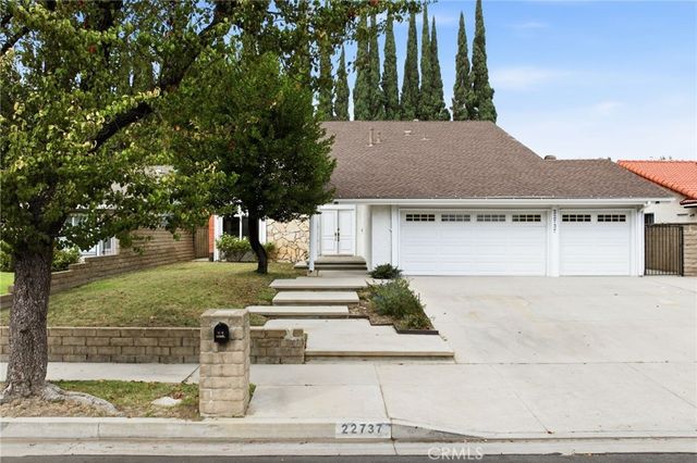22737 Stagg Street, West Hills