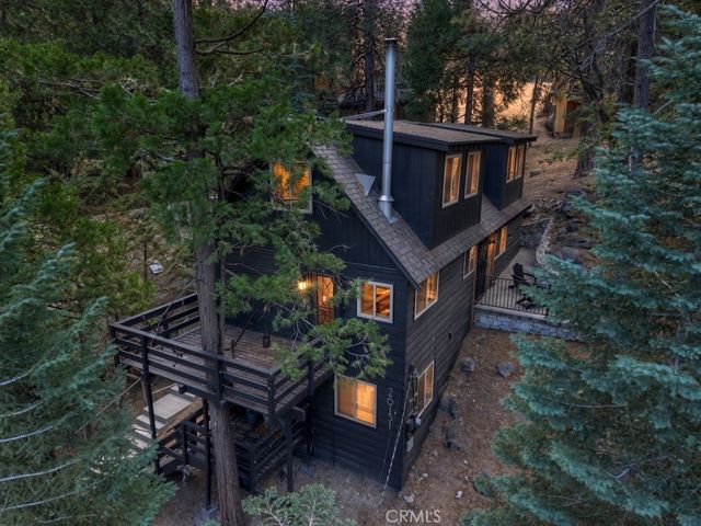 26151 Lake Forest, Twin Peaks