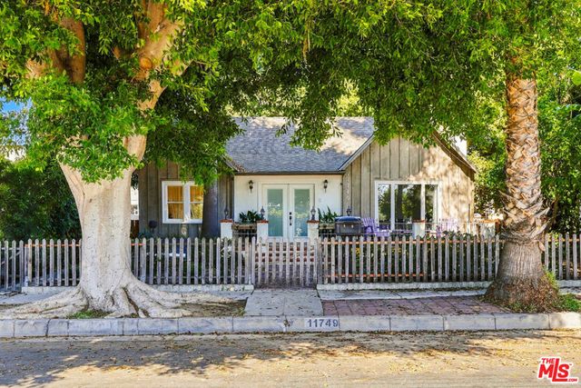 11749 Ayres Avenue, Los Angeles