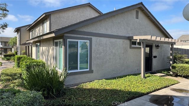 581 W Alton # G, Santa Ana