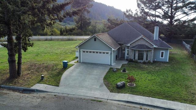 131 Salmon Avenue, Klamath