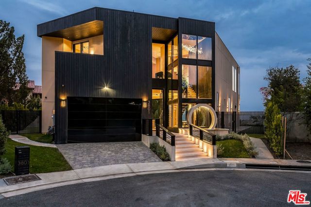 3801 Vista Linda Drive, Encino