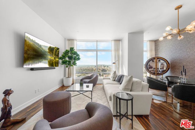 900 W Olympic Boulevard # 28e, Los Angeles